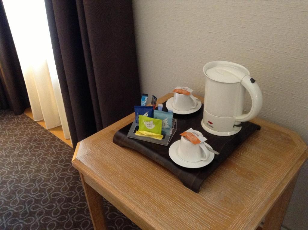 Le Grand Hotel Saint-Quentin  Szoba fotó