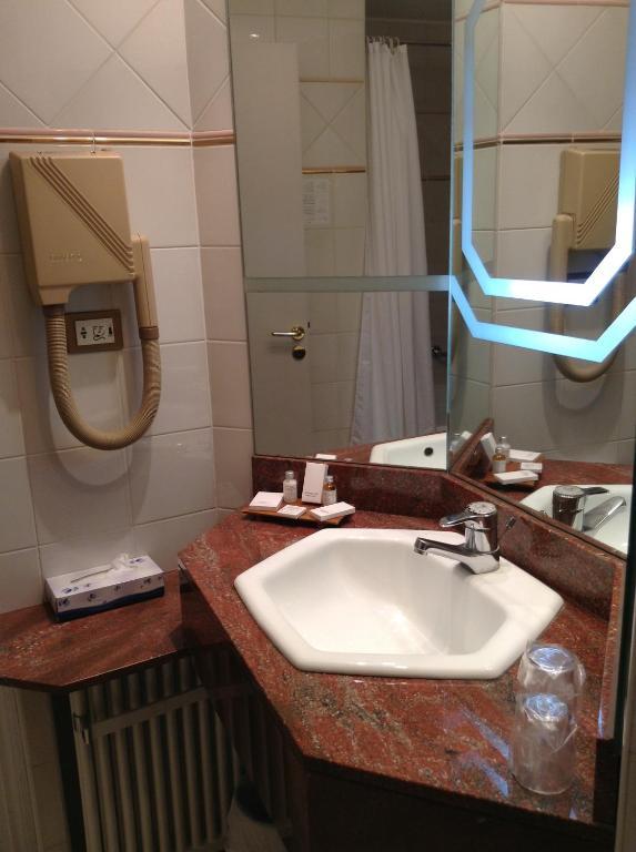 Le Grand Hotel Saint-Quentin  Szoba fotó