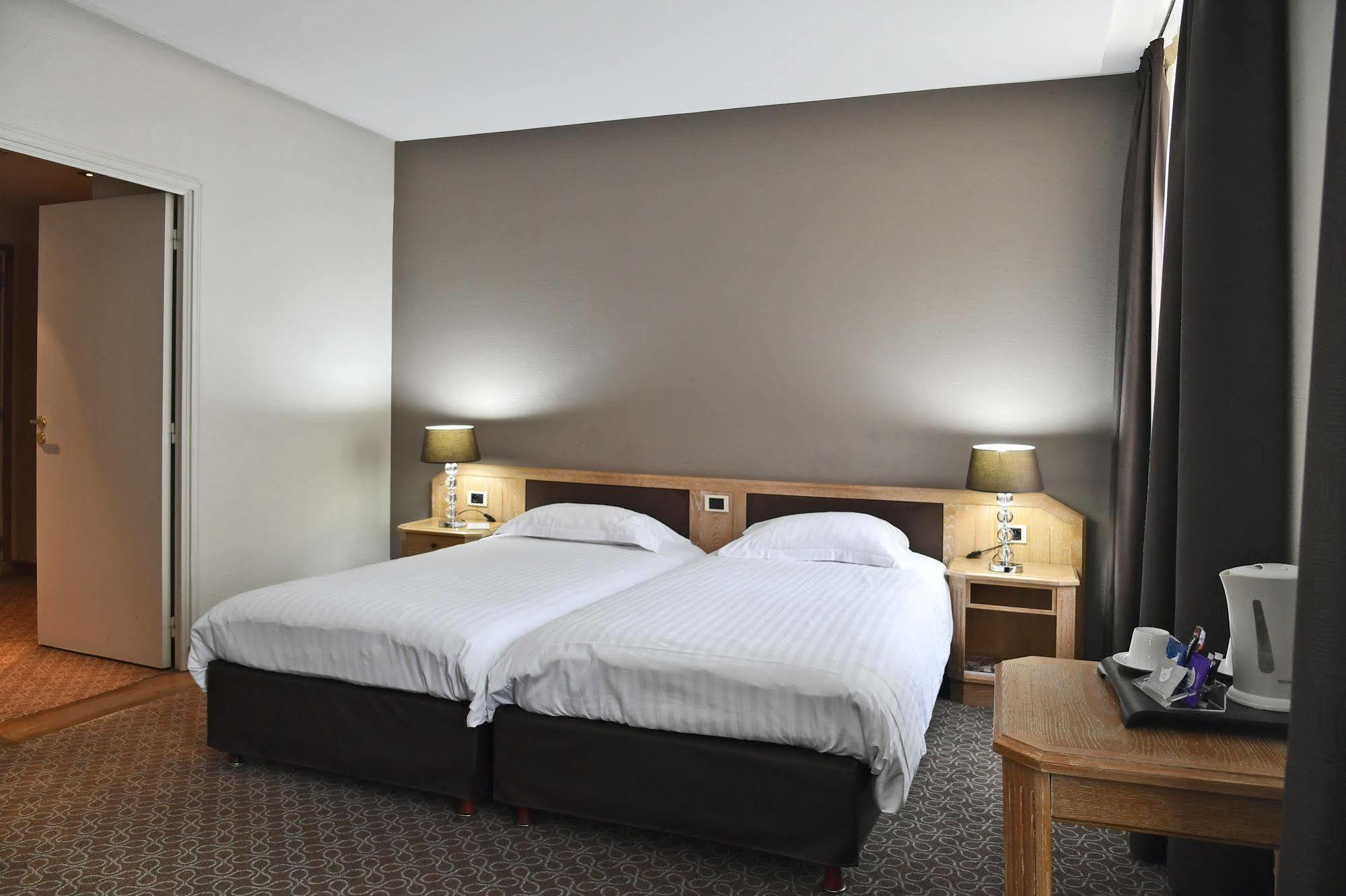 Le Grand Hotel Saint-Quentin  Kültér fotó