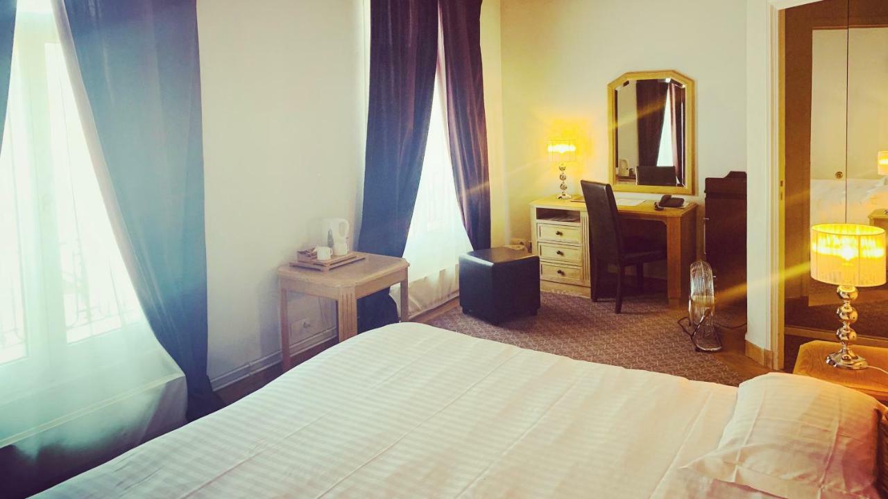 Le Grand Hotel Saint-Quentin  Szoba fotó